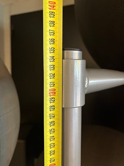 Ställning för pilatesbollar / gymbollar metall grå