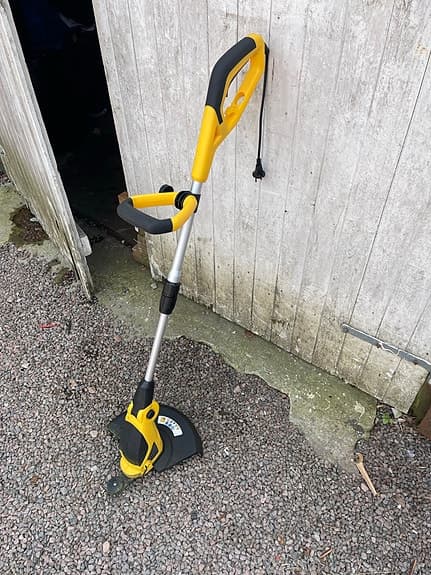 Gul grästrimmer kantklippare