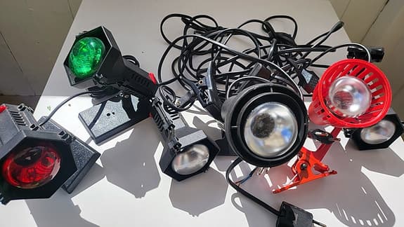 Vintage trädgårdsspotlights och effektbelysning.