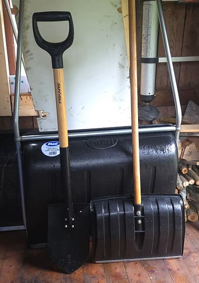 Masi snöräv, fiskars spade, snöskyffel