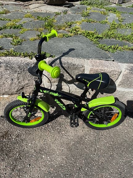 BMX style barncykel 14tum, ink stödhjul