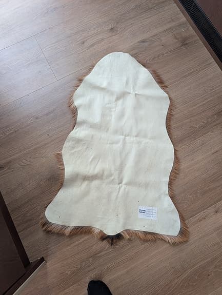 Fin fäll i äkta getskinn från JYSK (89x62 cm)