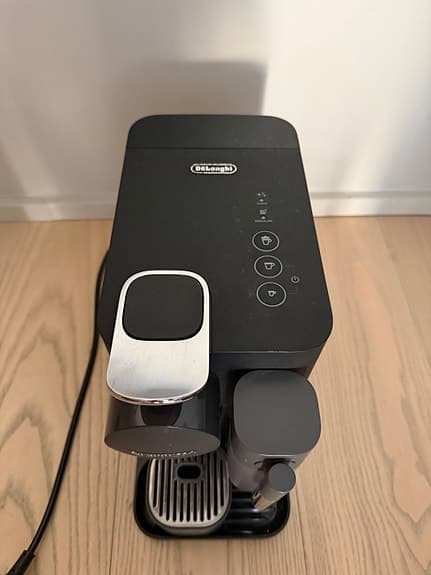 De'Longhi Nespresso One kapselmaskin svart