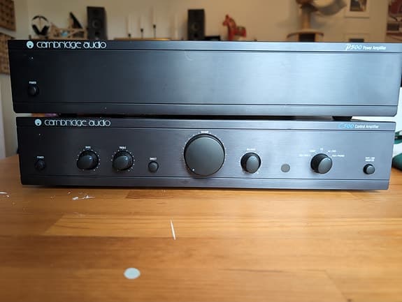 Cambridge Audio förstärkare P500 och förförstärkare C500