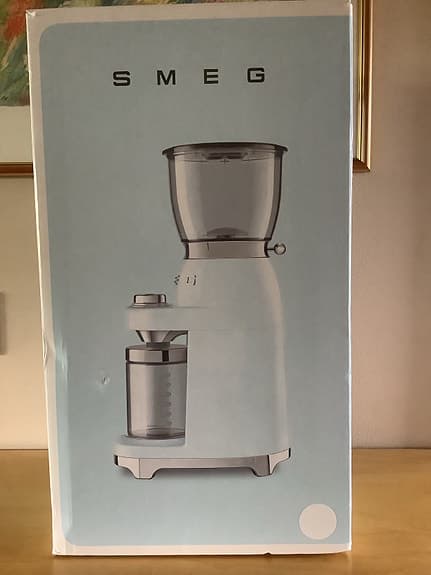 Oanvänd Smeg kaffekvarn Vit, modell CGF01WHEU