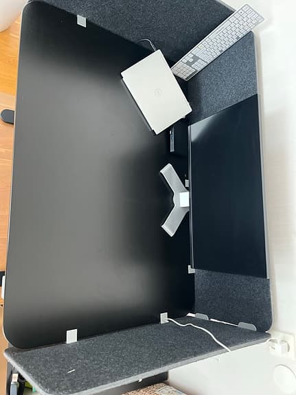 Elektrisk Höj och sänkbar skrivbord från ikea.