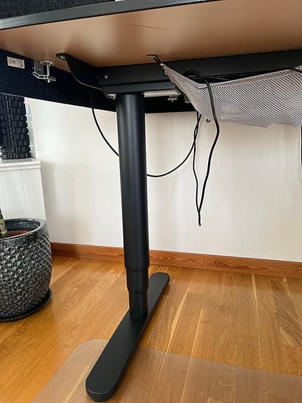 Elektrisk Höj och sänkbar skrivbord från ikea.