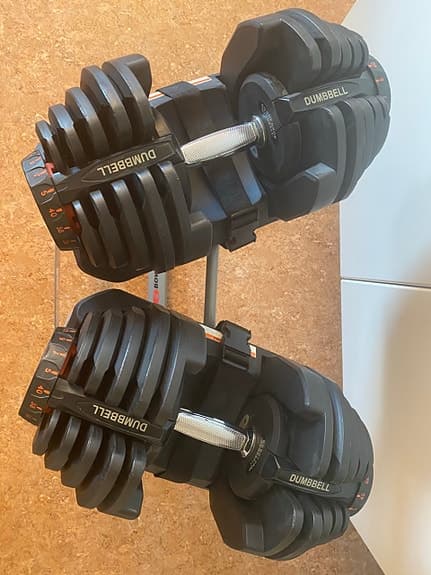 Justerbara hantlar med ställ