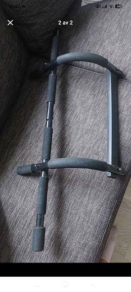 Dörrtrapets / pull up bar för hemmaträning