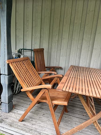 Trädgårdsgrupp bord och 4 stolar i trä