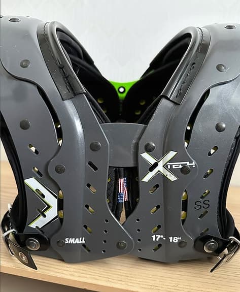 X-Tech SS Axelskydd – Storlek S (17–18")