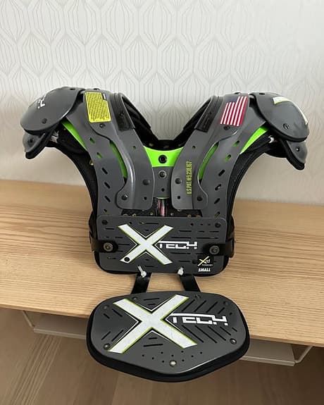 X-Tech SS Axelskydd – Storlek S (17–18")