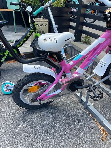 Fin barncykel 12 tum – perfekt första cykeln!