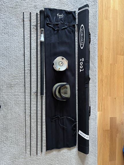 Vision Tool 12,6" #7/8 tvåhands flugspö med Vision Tank rulle