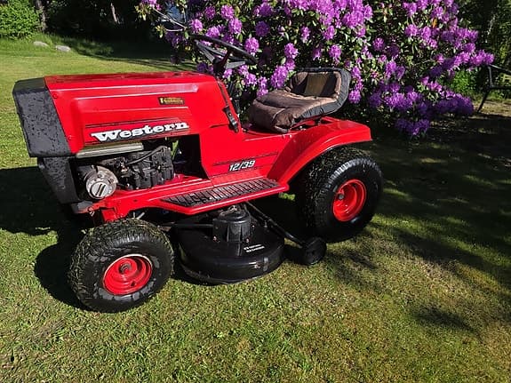 Western åkgräsklippare 12 HP röd