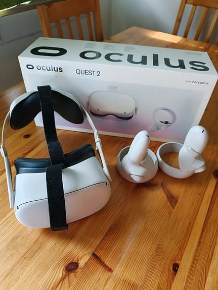 Meta Oculus Quest 2 VR-headset med kontroller