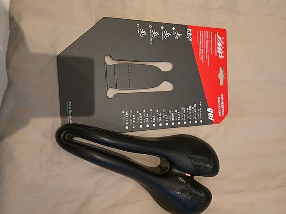 Selle SMP TRK Gel cykelsadel svart