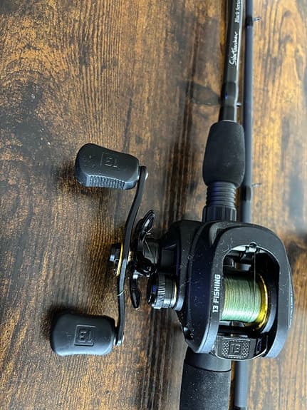 Baitcasting-spön med rulle för spinnfiske