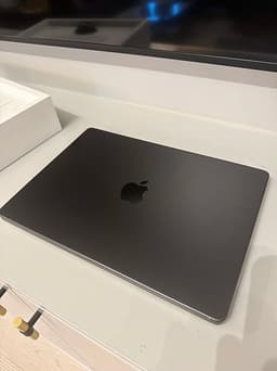 MacBook Pro 14” M3 Pro – 18 GB RAM / 512 GB SSD – Space Black