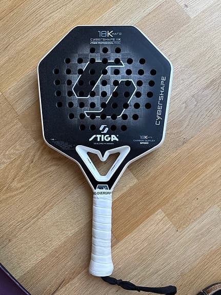 Stiga Cybershape 18K hard padelrack