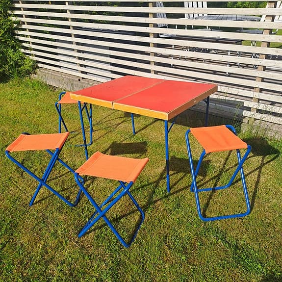 retro picknick set . bord + 4 vikbara pallar. 1950-tal