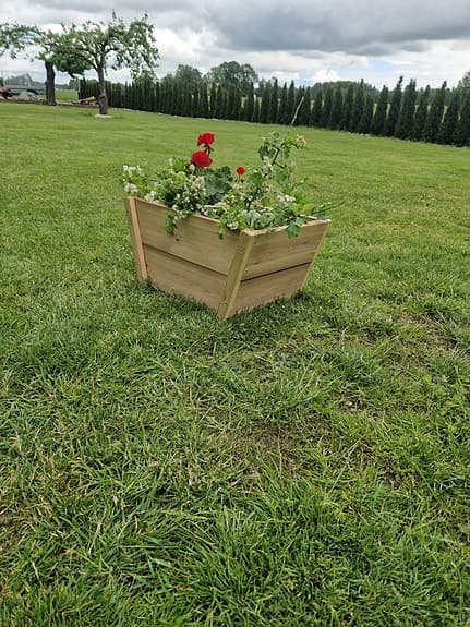 Trälåda / blomlåda för uteplats och trädgård