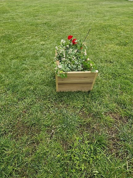 Trälåda / blomlåda för uteplats och trädgård
