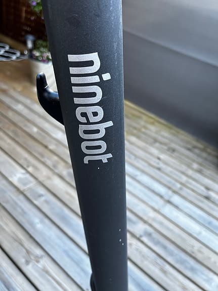 Ninebot elsparkcykel svart
