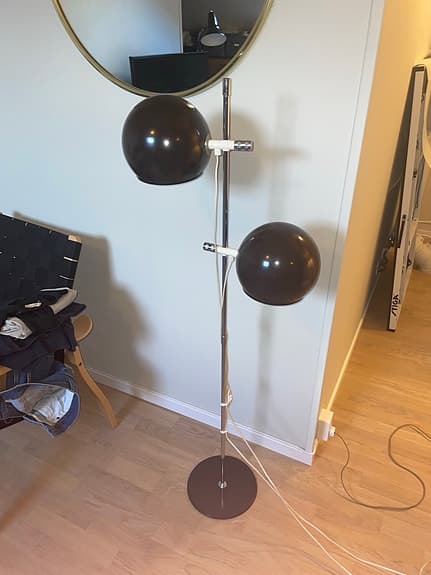Retro golvlampa ”Hemi Klot 1” – Brun 70-talsklassiker.