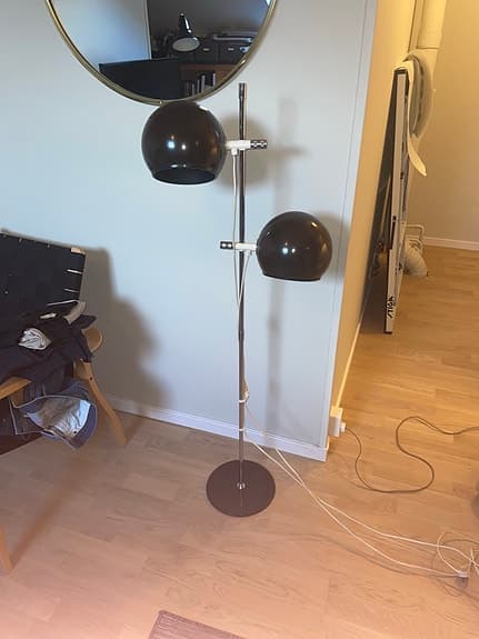 Retro golvlampa ”Hemi Klot 1” – Brun 70-talsklassiker.