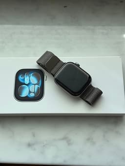 Apple Watch Series 11 GPS 42mm Silver Aluminium + Milanese Loop (AppleCare+)