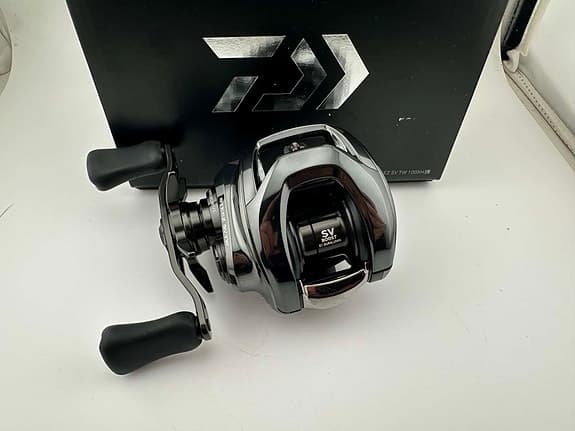 Daiwa 24 Steez SV TW 100 XL ( L )