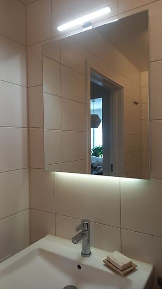 Badrumsspegel med belysningarmatur, INR Feel 60