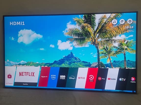 LG Smart TV 49” – 4K UHD HDR
