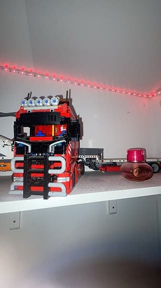 LEGO Technic röd lastbil med släp