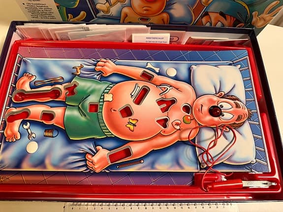 Operation MB Hasbro 1999 – Fungerande Elektriskt Sällskapsspel