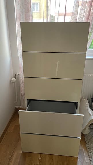 Fin byrå med 5 lådor