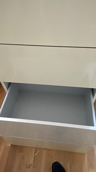 Fin byrå med 5 lådor