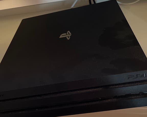 PlayStation 4 Pro 1TB | Fungerar Felfritt | Komplett Paket