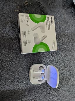Belkin SoundForm trådlösa hörlurar vita med laddningsetui