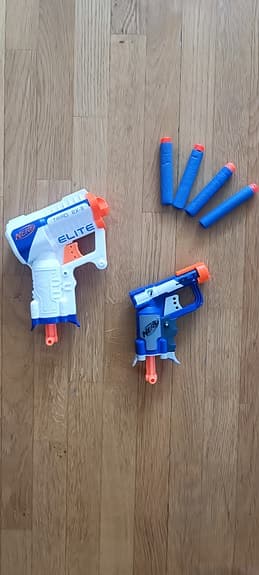 Nerf Elite leksakspistoler med pilar