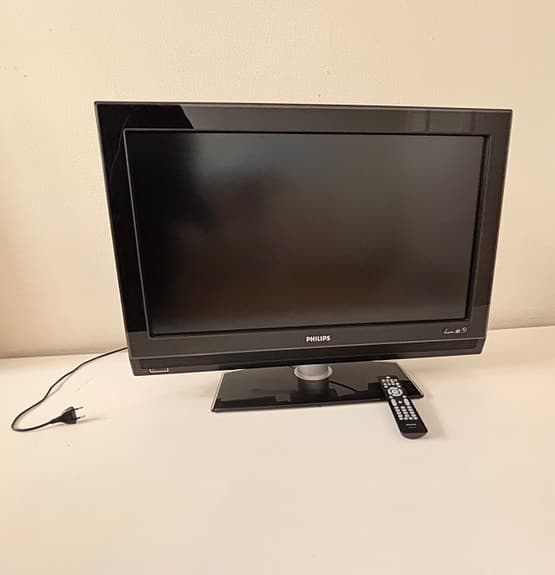 Philips 32” TV HD med fjärr bra skick
