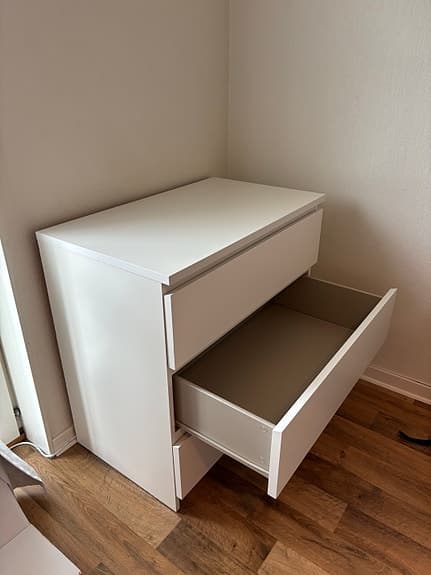 Byrå Malm vit med 3 lådor