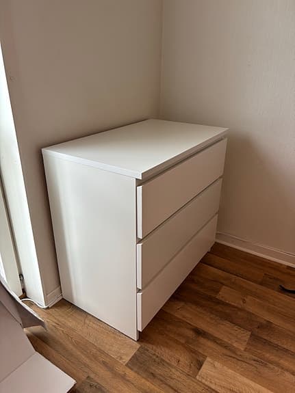 Byrå Malm vit med 3 lådor