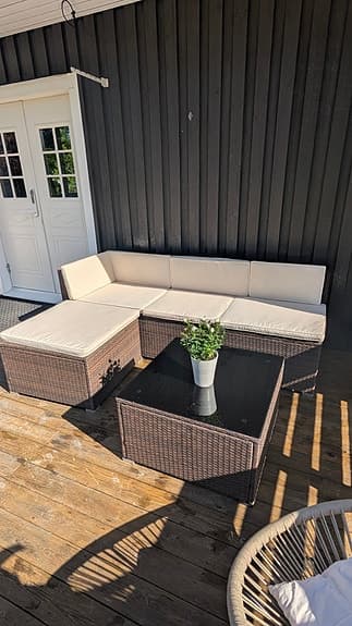 Utemöbler / Loungemöbler med bord och dynor