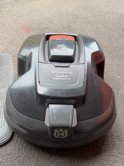 Husqvarna Automower 310 - Låg drifttid (3500 h). Connect Kit 3G Bluetooth