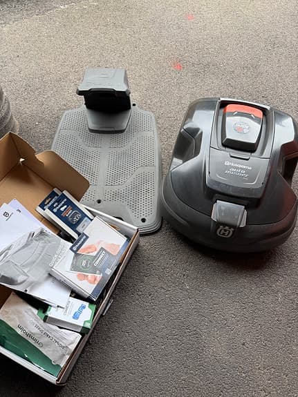 Husqvarna Automower 310 - Låg drifttid (3500 h). Connect Kit 3G Bluetooth