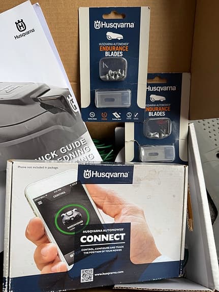 Husqvarna Automower 310 - Låg drifttid (3500 h). Connect Kit 3G Bluetooth