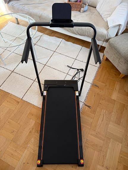Löpbandsmaskin med display för tid, distans och kalorier