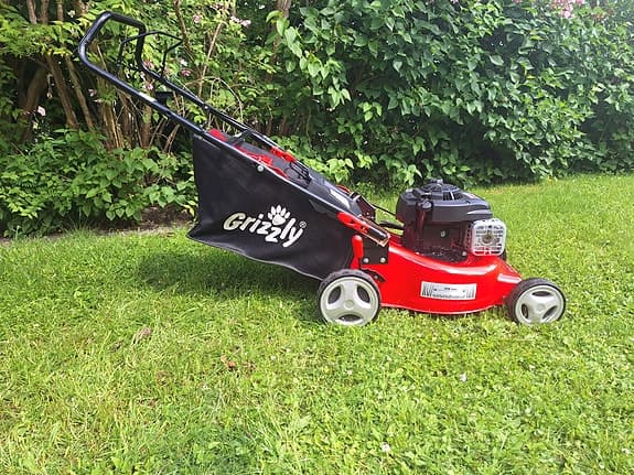 Gräsklippare med uppsamlare